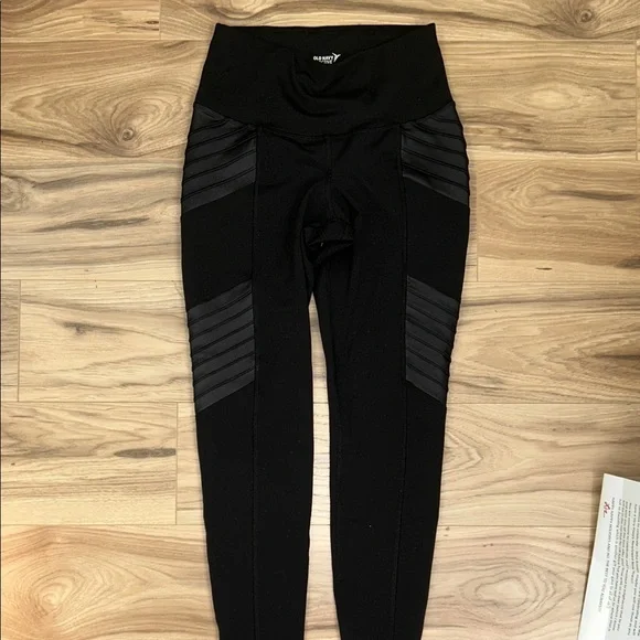 Old Navy Black Quilted-Panel Active Leggings for Kids - Picture 5 of 6